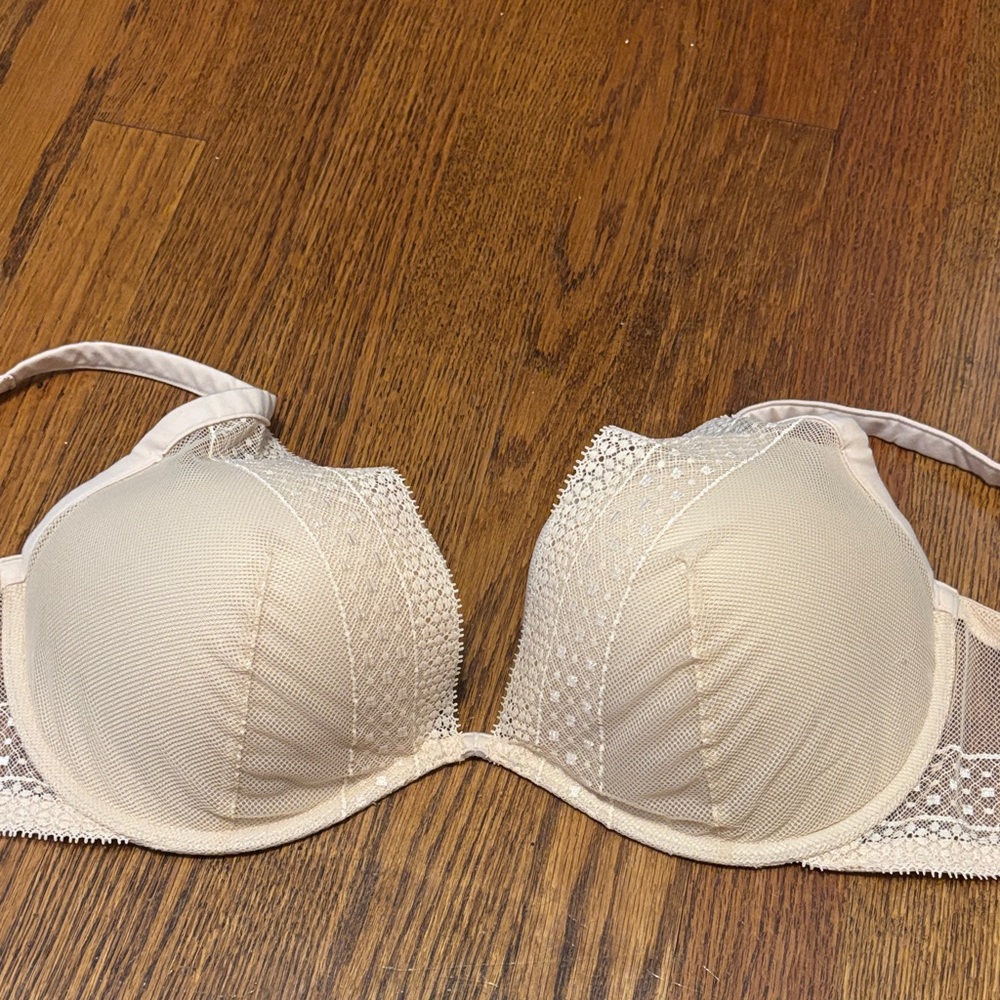 Chic Cream Lace Underwire Bra